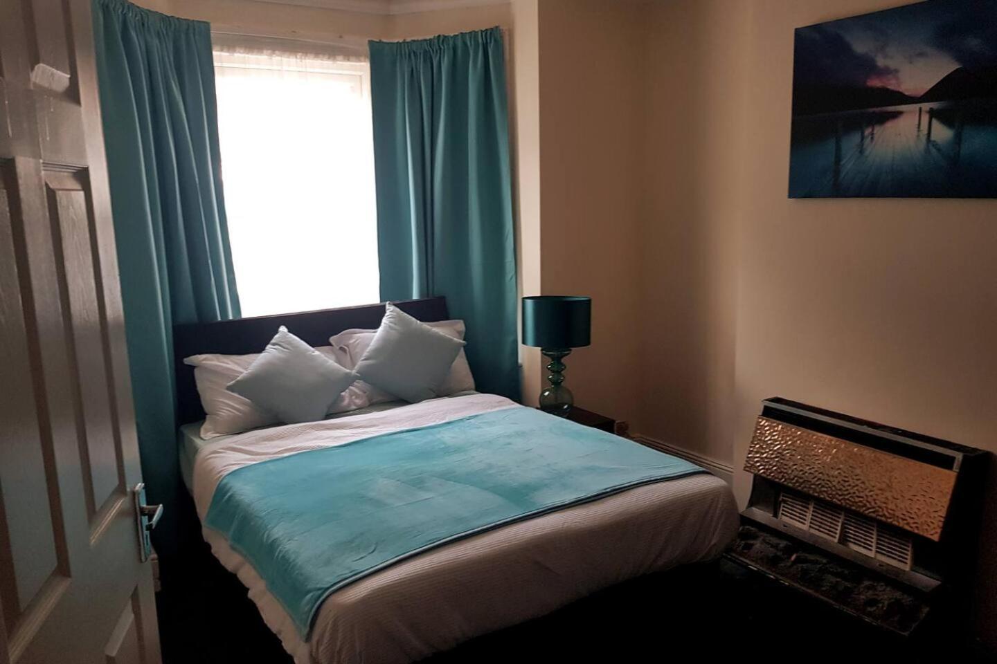 4 Bedrooms Free Parking Apartment