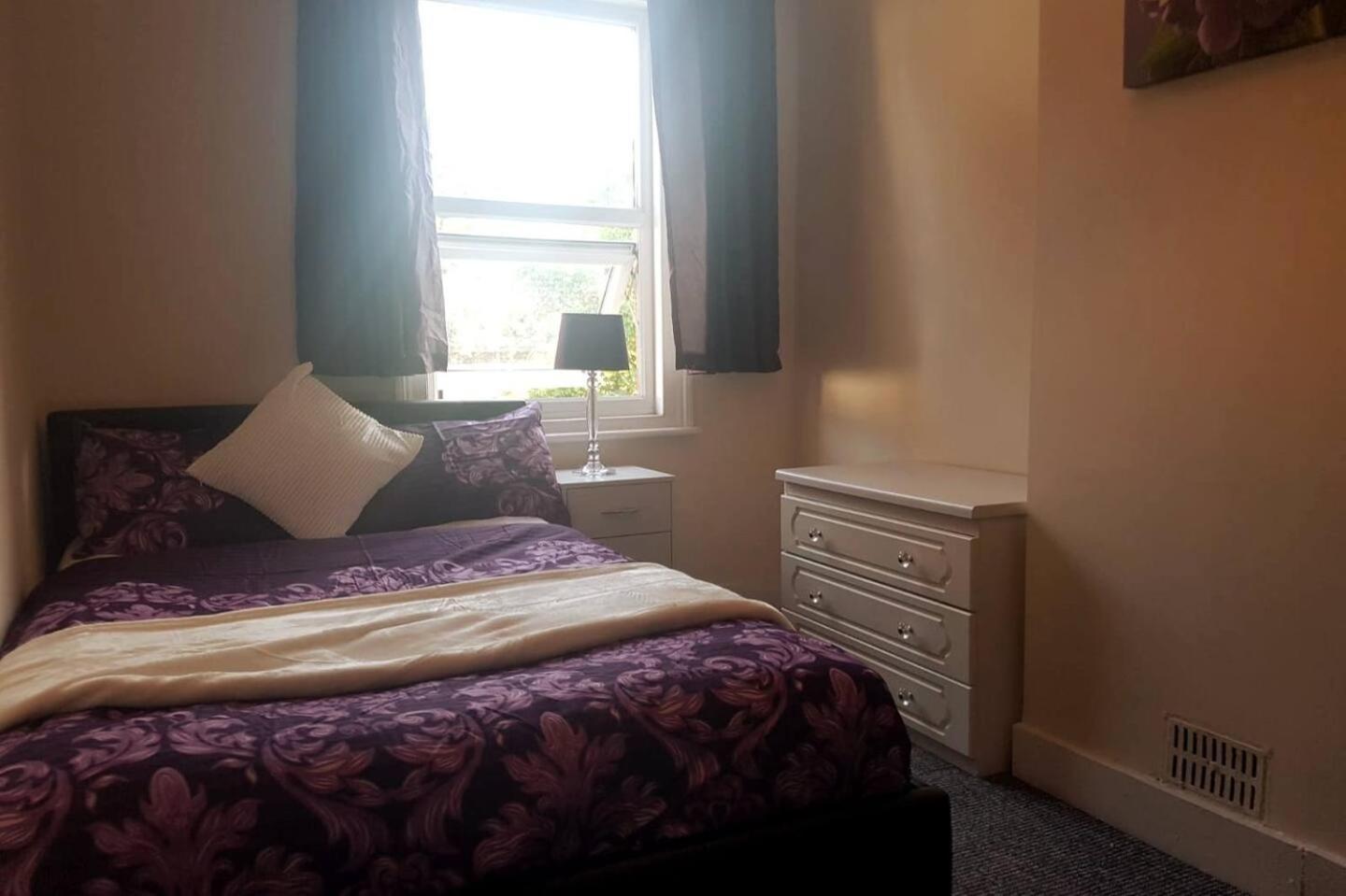 Apartment 4 Bedrooms Free Parking *